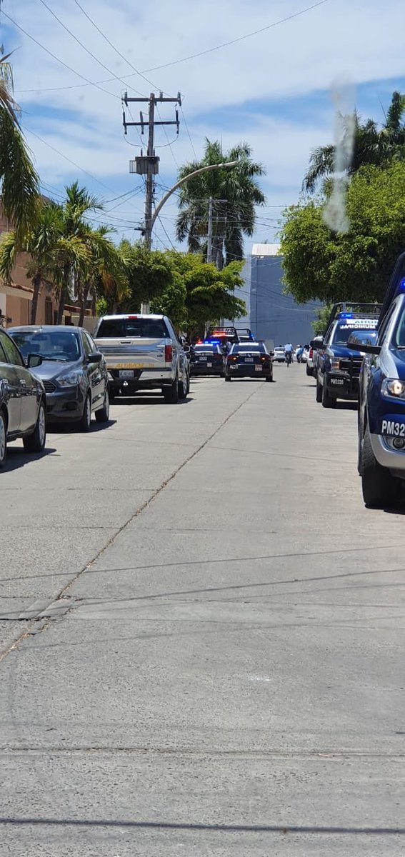 arehc's tweet photo. Nuevamente la policía municipal del alcalde @BillyChapmanMX arremete contra productores agrícolas que exigen el pago de su cosecha de la empresa #Multigrano después de un año de deuda, se traman a golpes @QuirinoOC @CNCSinaloa @FaustinoHdz19 @PlataformaNmx https://t.co/REhwCuG7DJ