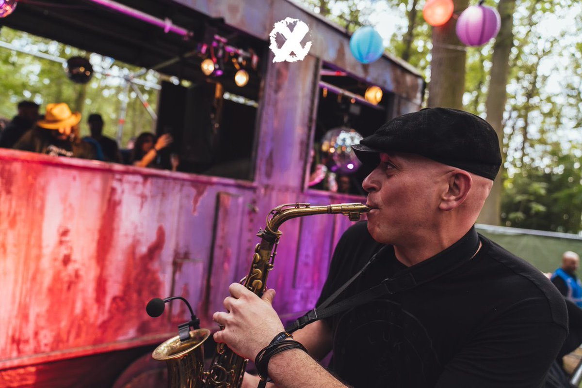 AndySaxUK's tweet image. Hello Twitter, I’ve been a busy boy since this lockdown started which is why you haven’t heard much from me. The first 4 weeks were spent writing, researching and collating for my brand new website andysax.com, new videos, lots of great pics &amp;amp; promo from yesteryear 🤓