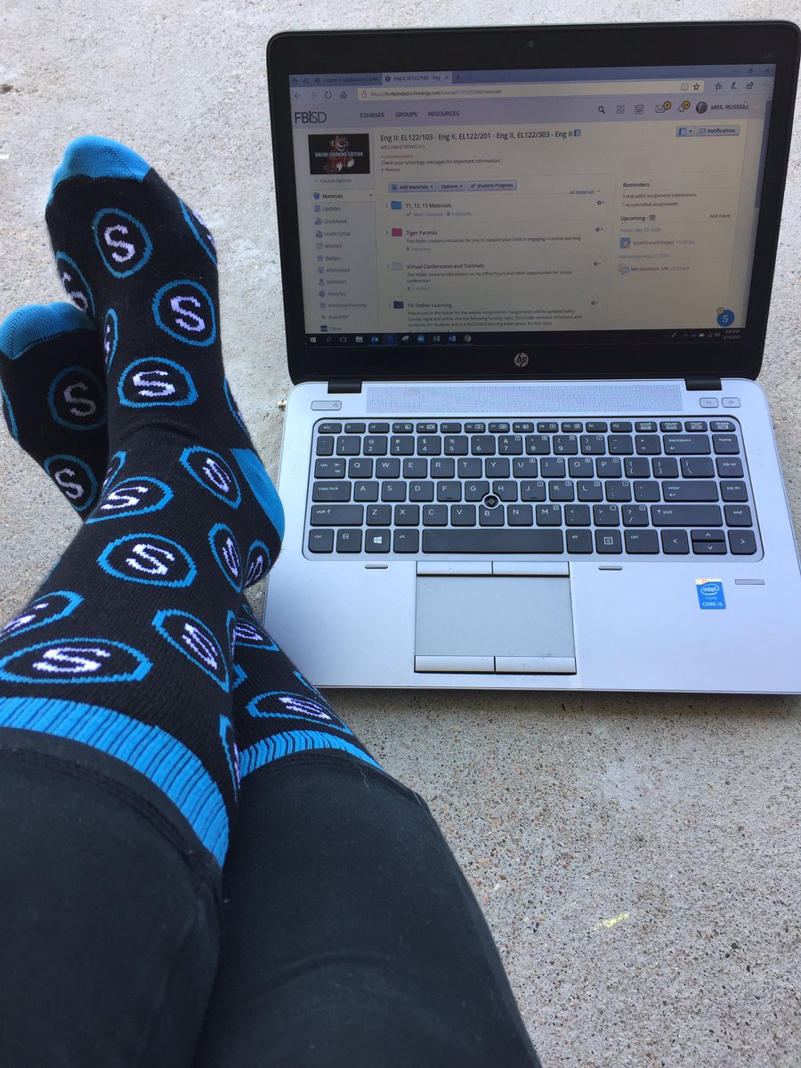 Lead_w_Russell's tweet photo. Check out my awesome @Schoology socks!! I completely nerded out when I received them yesterday! shoutout to Matt Lyons for keeping his promise 👏🏻👏🏻 @THS_Tigers #VirtualTPP #SchoologySocks #BeJealous #CrazySockDay https://t.co/Tikow639CK