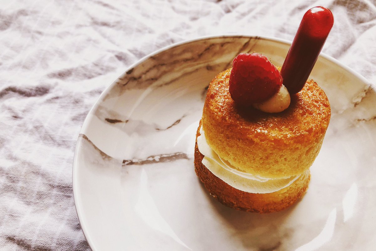 FacultyCoffee's tweet image. Let’s settle this, Victoria Sponge - buttercream or fresh cream?

 #facultycoffee #isolationbaking #specialtycoffee #victoriasponge #childhoodclassic #independentbirmingham #wereinthistogether #birminghamcoffee #staysafe