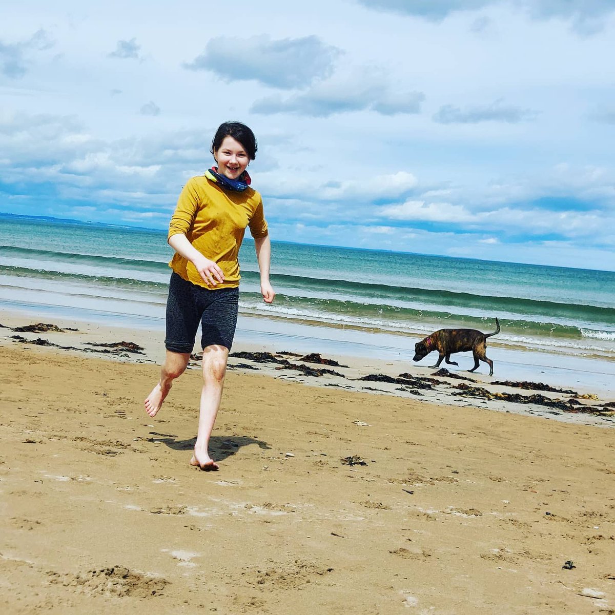 lauli0910's tweet photo. @Parkhill_PS keeping the girls happy and healthy with their outdoor exercising at the beach today! https://t.co/gWZbqKCbJT