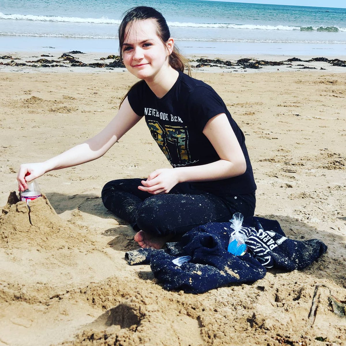 lauli0910's tweet photo. @Parkhill_PS keeping the girls happy and healthy with their outdoor exercising at the beach today! https://t.co/gWZbqKCbJT