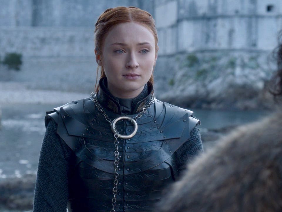 The corset details resemble the branches of a weirwood, which symbolizes the weirwood in Winterfell’s godswood. Similarly to other corsets Sansa wore, it is similar to an armor.