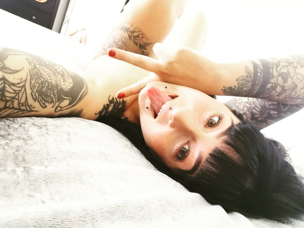 StormyMissB1's tweet photo. bed head 🛏️😴😋 https://t.co/tteqzJhkDF