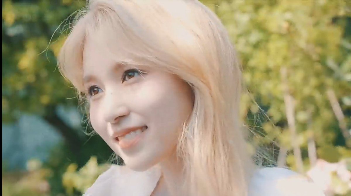 jlineschaeng's tweet photo. I’M HAVING THAT MICHAENG BREAKDOWN AAAAAAA I’M FEEL SO ALIVE😭💗 #MOREandMORE #MOREandMORE_Chaeyoung #MOREandMORE_Mina https://t.co/3sPSZvdlMp