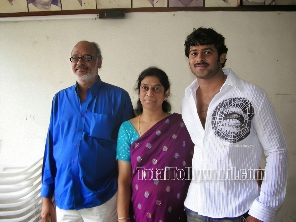 Ace in Frame-Prabhas on X: "DAD-SON-MOM 🥰 #Prabhas.  https://t.co/67LW1PBWzG" / X