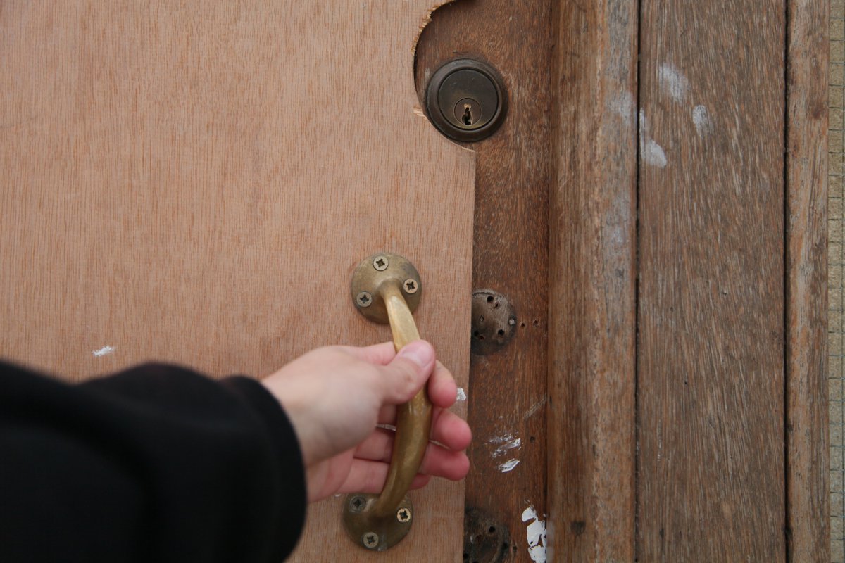 Our service includes a wide range of locks supplied and fitted to insurance standards; damaged or faulty lock repairs; uPVC window locks; garage door locks and padlocks.

#PaulQuickLocksmith
#LocksAndSafesRepairLondon
paul-quick-locksmith.business.site