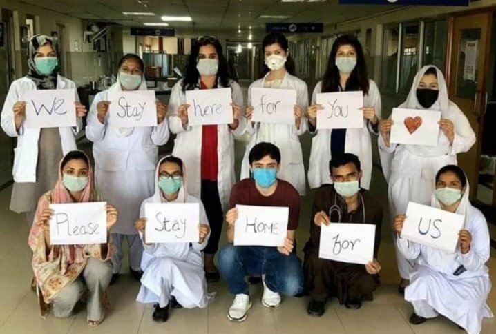 Kulsoomppp's tweet photo. Every time there is a disease outbreak, it is the doctors, medical experts that protect us.
Salute all those who are also working on places like Airports and Hospitals.
Salute all Doctors, Nurses and paramedics.
#SaluteCoronaFighters
#COVIDisAPandemic
#SorryDoctors https://t.co/Z6PrrCJIZ5