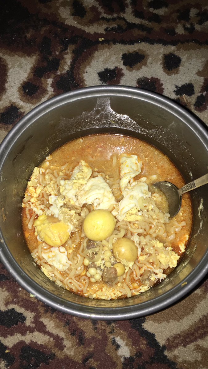 BuruhWedang's tweet photo. Udan indomie ndog 3 cocok https://t.co/YkKVwe6gY7
