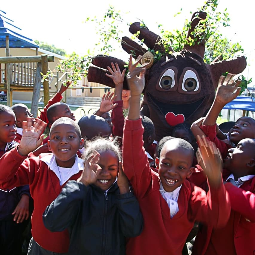 missearth_sa's tweet photo. Missing our #GreenWorkshops #SchoolProjects & our #Learners in #Lockdown during this #Covid19, find it difficult & confusing. Stay positive & remember good Green times! #LoveYourEnvironment #SafetyFirst #GenEarthYouth Catherine Constantinides Ella Bella https://t.co/R2EZ3P1Myc