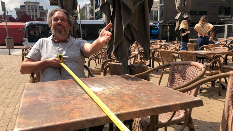 rtvnoord's tweet photo. Café test anderhalvemeterterras: 'De Stad gaat straks weer leven' https://t.co/RW3RW18yG2 https://t.co/6UnDF6bB3Q