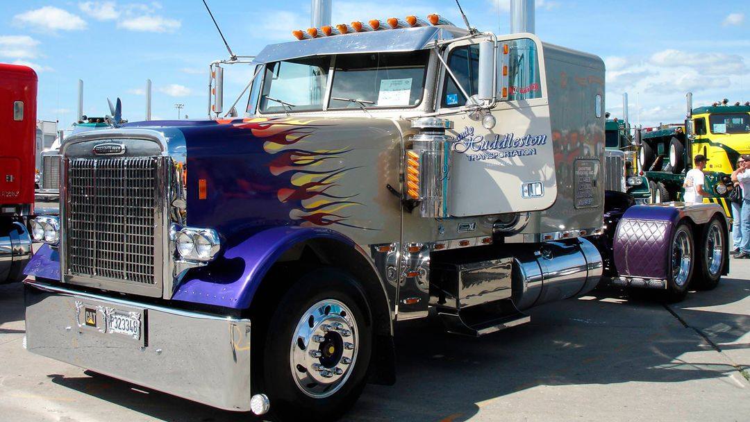 TRUCKiDcom's tweet photo. So Awesome😎
#trucks #custom_trucks #nasty_trucks #diesel_trucks #show_trucks #freight_trucks #freightliner #truckinlife #truckerlife #truckerforlife #bigrig #semitruck #dieselpower #straightpipe #classictrucks https://t.co/Bhv7KRKeex https://t.co/5tvj5gs38G