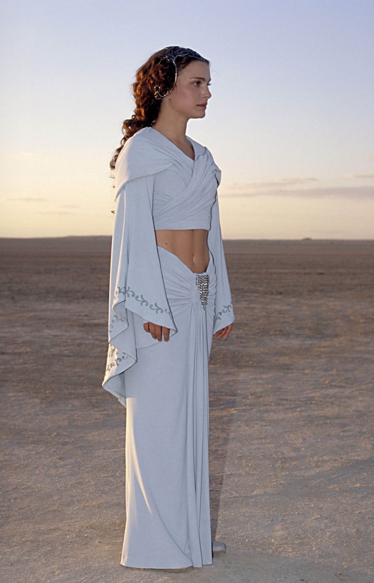 23. lars homestead (aotc)padme really has a thing for casual midriffs, huh. i really love the outfit and how it feels like padme's take on desert wear, plus the hair is stunning. however idk wtf is going on with that couture nun cloak and it brings the ensemble down.
