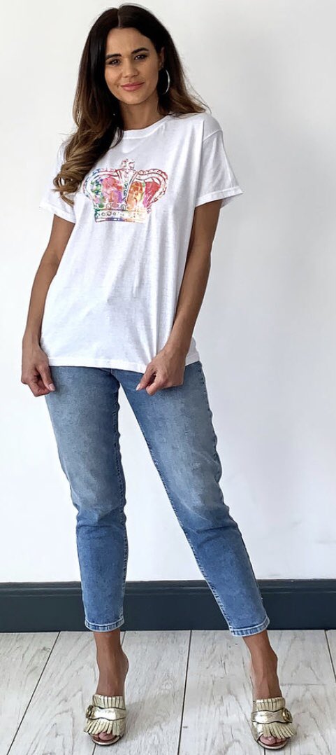 Fearlesscustom's tweet image. Our best selling colourful crown print on white T-shirt 💓
Can be put on any T-shirt/jumper/hoodie!