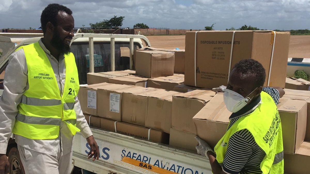 The <a href="/logcluster/">Logistics Cluster</a> is supporting its health partners' #COVID19 response in #Somalia through coordination of <a href="/WFP_UNHAS/">UN Humanitarian Air Service</a> airlifts of critical medical items. Yesterday these supplies landed in Kismayo on behalf of the Ministry of Health, to be delivered to vital clinics and centres.