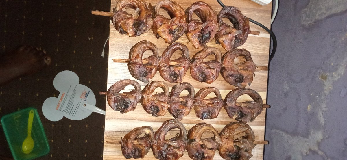 Apekeade8's tweet photo. Tasty smoked catfish orders going to Akure tomorrow morning. Please kindly signify if you want to order. It's very tasty, can slay with your stew, egunsi and efo riro. @AkureMayor @mclayor @haybeejizzle @Jp3ple2 @EmiolaOlamidun https://t.co/IaMN17Bru0