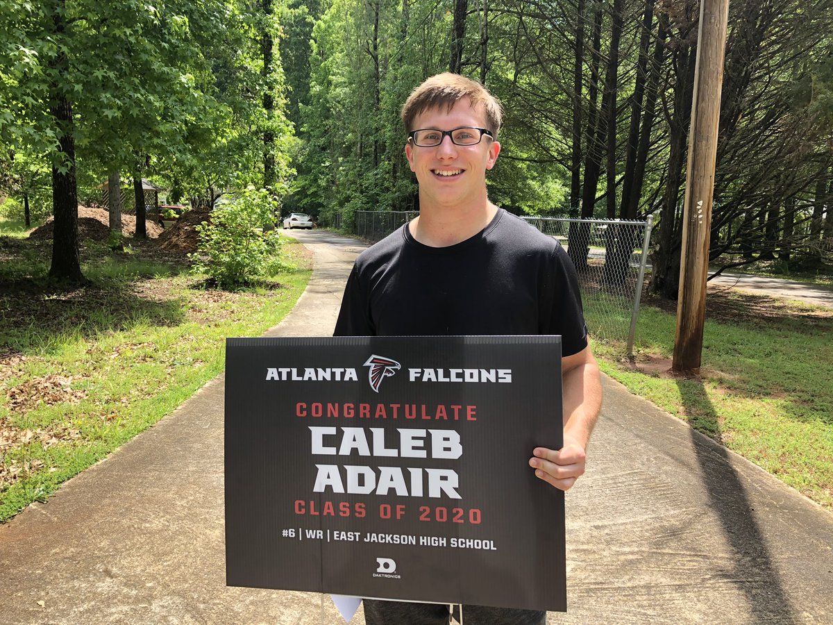 CameronPettus's tweet photo. Caleb Adair for stop #10 @AtlantaFalcons Senior Sign Tour! #16Strong @FalconsCR #SoProud @Adair6Caleb https://t.co/Bk3ncpWgP9