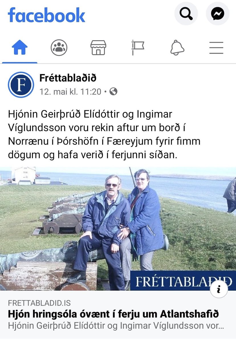 Ætli það sé af því hún var með riffil á bakinu?