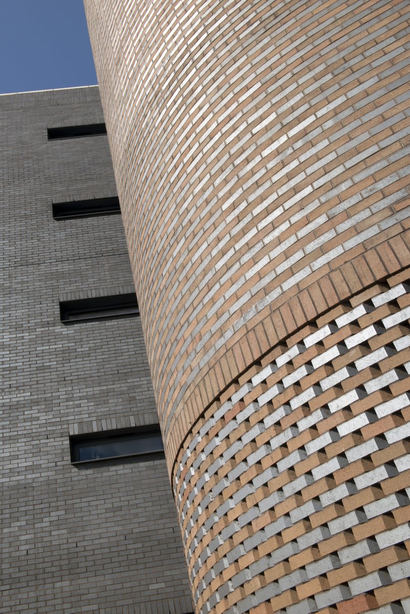 mbhplc's tweet photo. The Point, New Islington, Manchester a design from 2014 by @Met_Work using #Blockleys' Park Royal #wirecut facing #bricks. With their exceptional technical performance they are rated T2, R2, F2, S2 with a compressive strength of 50N/mm2, #NilEfflorescence and front resistant. https://t.co/swiDQ7IpxQ