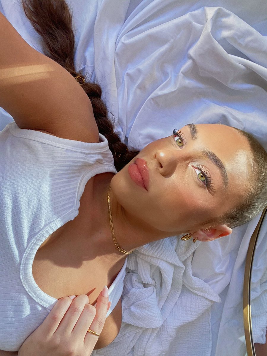 MVKDRE's tweet photo. the internet’s earth angel at rest https://t.co/QF5kVOYoTs