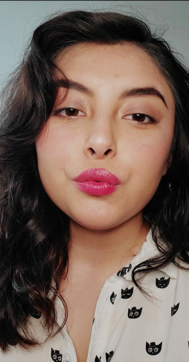 shaygloria's tweet image. I don't always take selfies because I judge myself harshly, but today I allowed myself to redirect those negative thoughts and you know what? I felt confident and loved in every picture  #tuesdayvibes #stopselfhate #mentalhealth