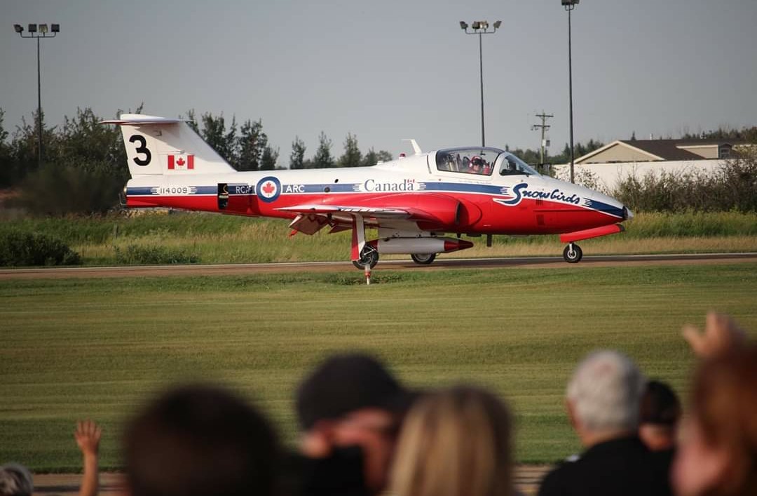 TracyABurton2's tweet photo. Took these photographs in 2018 when the Canadian Snowbirds decided to grace our beautiful skies. Posting go honour fallen Captain Jennifer Casey, may she RIP ❤
@CityofCamrose #canadiansnowbirds #RIPJennCasey https://t.co/EyFktOli58