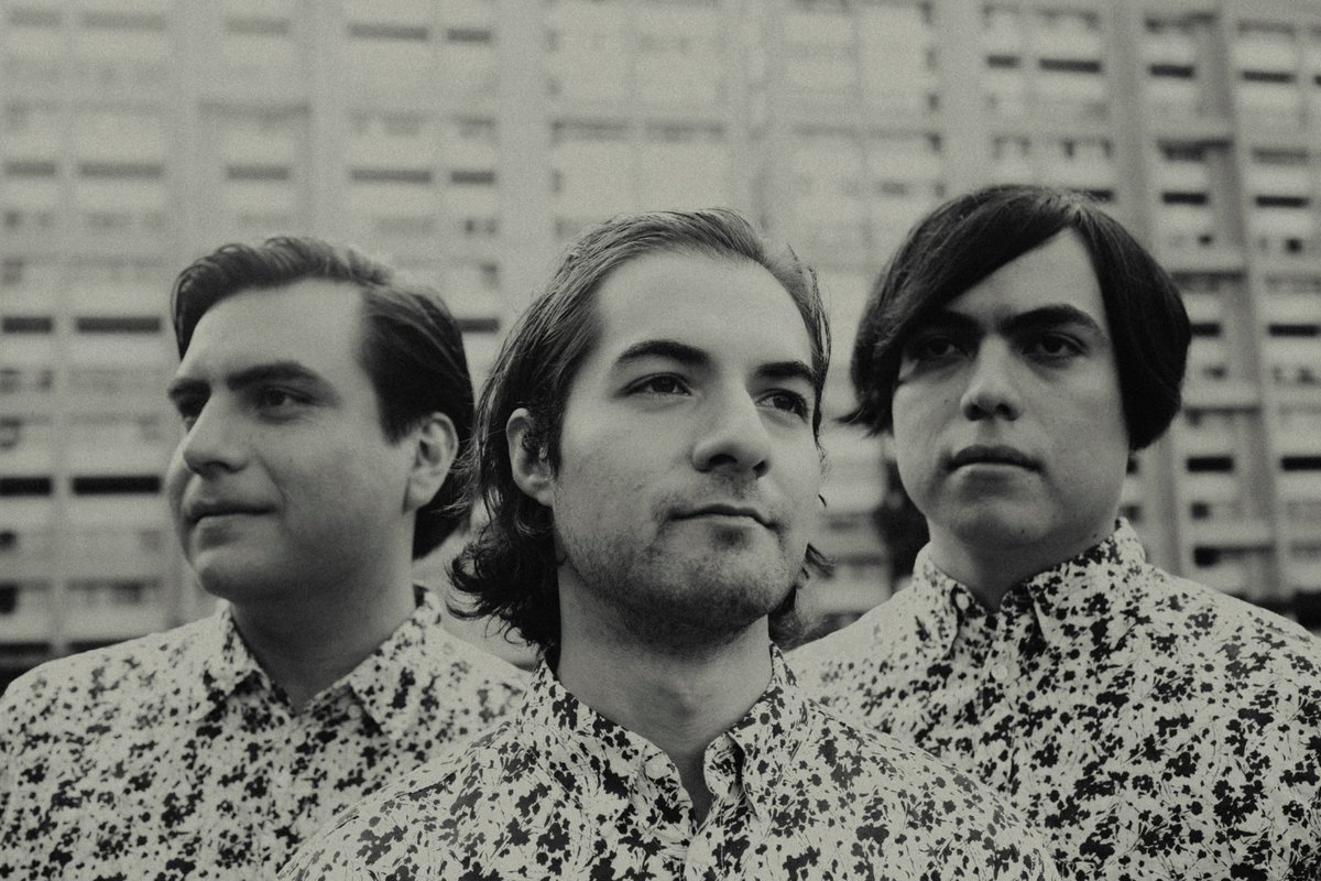 Coctel Intergaláctico está por lanzar un álbum producido por Julian Navejas de #Enjambre. Conózcanlos con "No Hay Almas” bit.ly/3cP8wfE