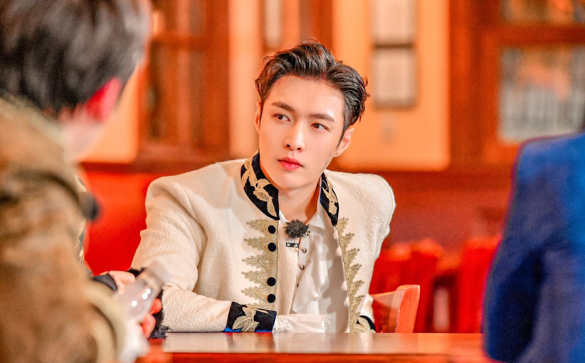 clownshot's tweet photo. Zhang yixing serving you his king like visual❤✨ https://t.co/1n7EOMB75s