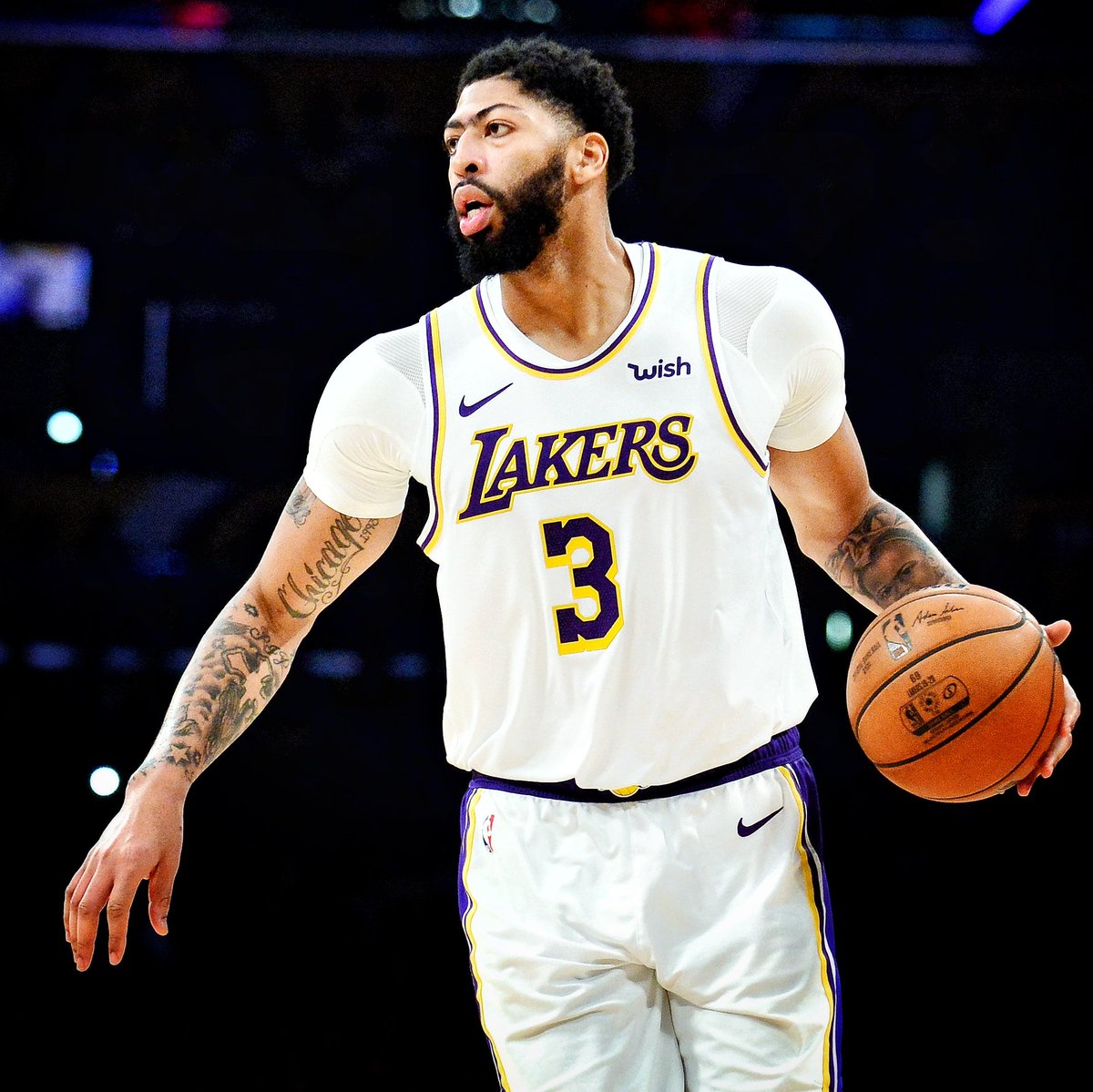 4: ANTHONY DAVIS- 27 Points, 9 Rebounds, 3 Assists- Lakers: 49-14 (1st in WC)- Probability to win MVP according to basketball-reference: 9.8% (4th)