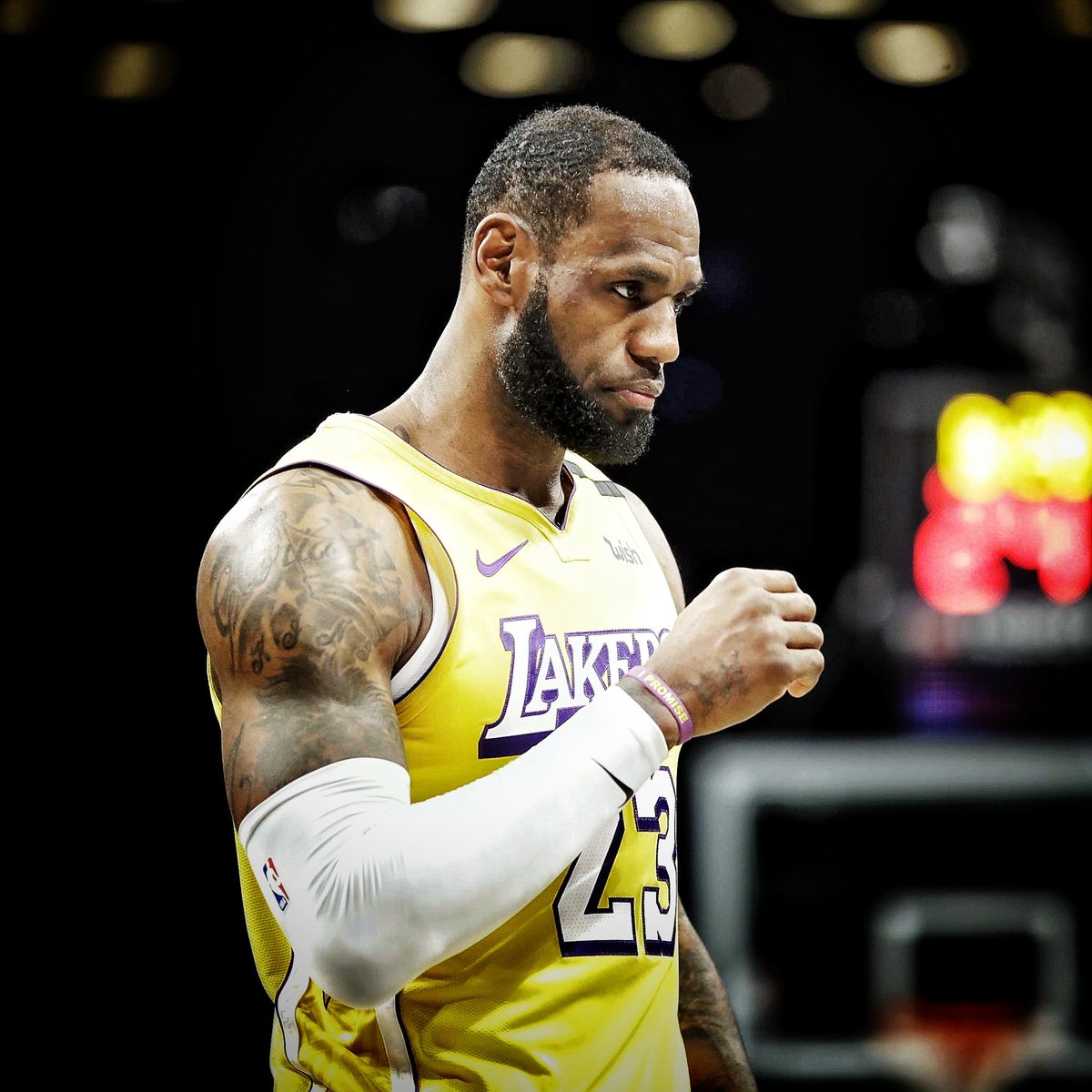 2: LEBRON JAMES- 26 Points, 8 Rebounds, 10 Assists- Lakers: 49-14 (1st in WC)- Probability to win MVP according to basketball-reference: 17.3% (2nd)