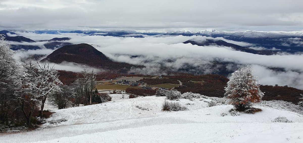 La cordillera empieza a pintarse de blanco. El #CerroChapelco se prepara para la recepción de turistas en los próximos meses
#Turismo #Neuquen #SanMartindelosAndes #invierno2020 #sky