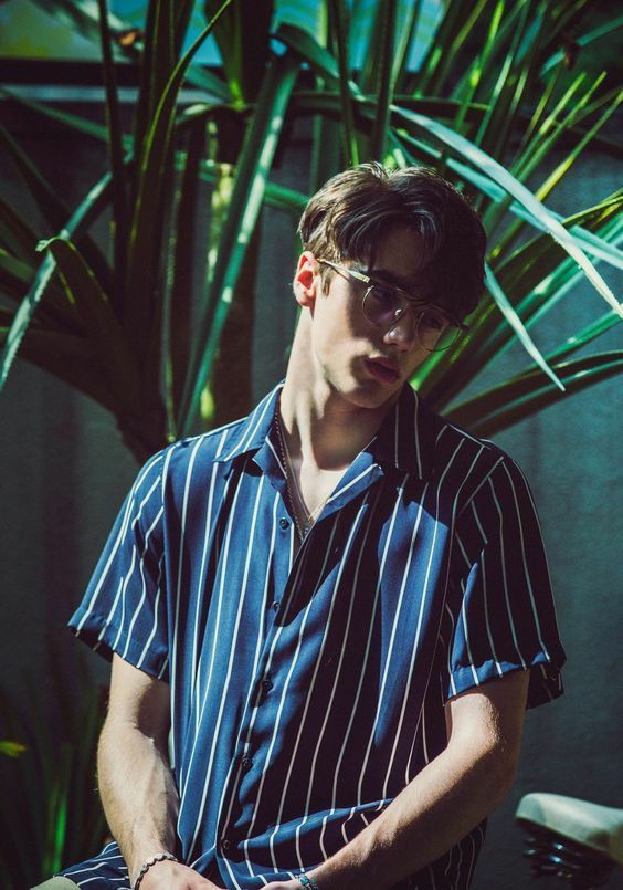 blurrycale's tweet image. ㅤㅤ
           .
ㅤ
                  For a moment
                  I thought,
                  You were everything to me. 
              
ㅤ ㅤㅤ