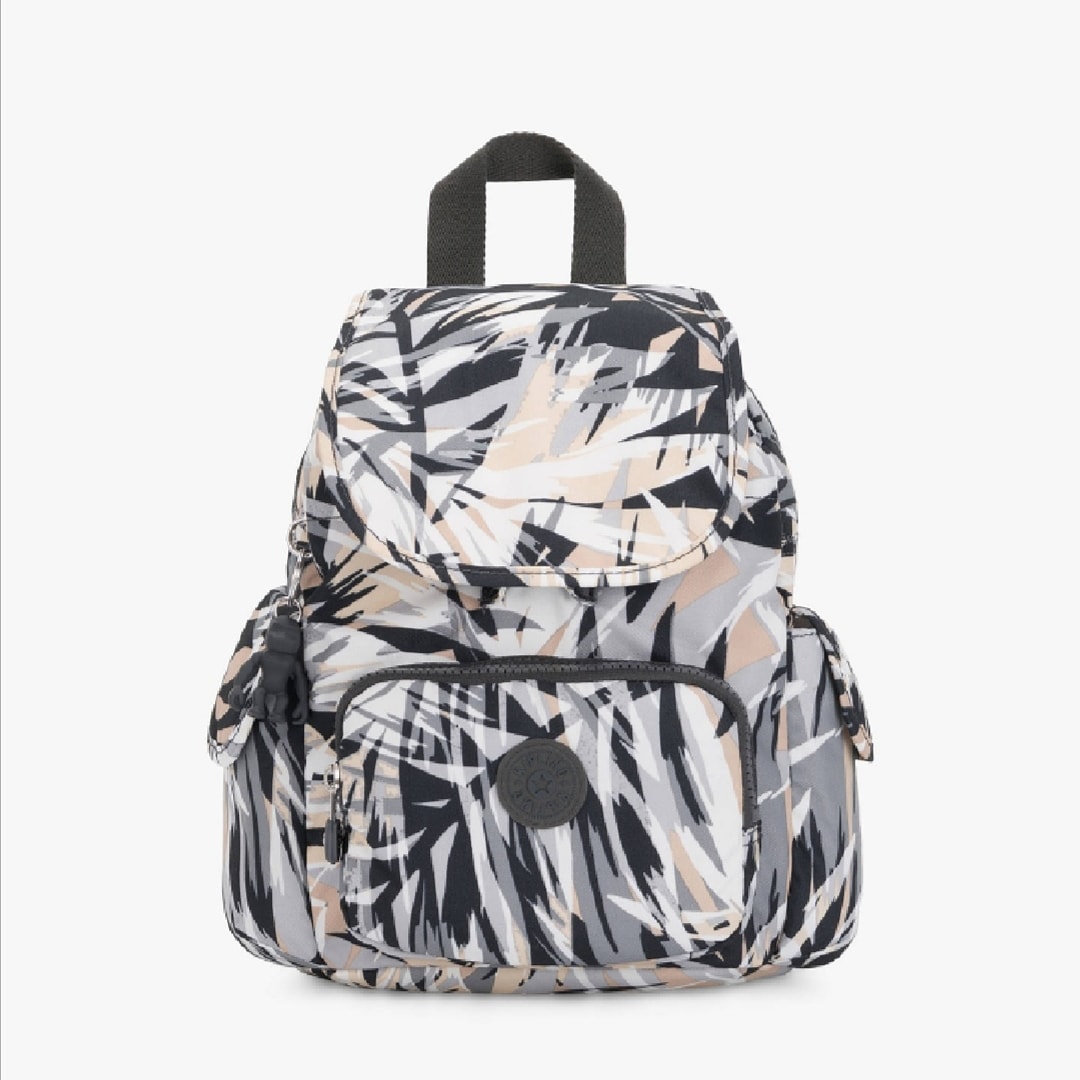 MagpiesNestLtd's tweet image. Our deal of the week is on Kipling, 35% of everything, including this fab urban palm print back pack.
magpiesnest.co.uk/product-catego…
#kiplingbackpack #kiplingsale #shoplocallyonline #buyonline