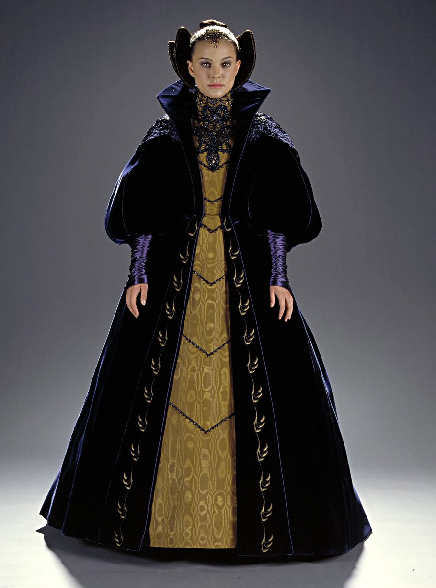 10. senate address (aotc)TRAGICALLY left on the cutting room floor. i love the fabrics and the color contrast. the elizabethen style ties back to her past as a queen but the less grandiose nature of the gown shows how her role in the galaxy has changed.