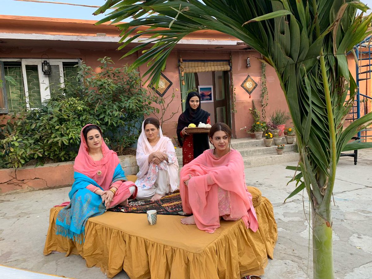 MediaSpringPk's tweet photo. BTS from the upcoming @Humtvnetwork serial #Zebaish 😍 ft the very talented @ZaraNoorAbbas @AsadSiddiqui_ the evergreen #BushraAnsari #BaberAli #AsmaAbbas 💓 Who else is excited for this mega drama serial all set to be aired in the first week of June only on HUM TV. https://t.co/f8OHD5hKpu