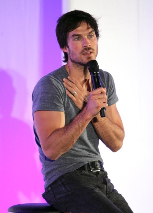 iLoveMrSmolder's tweet photo. He hottt @iansomerhalder 🔥 https://t.co/v1kfw0PiFO