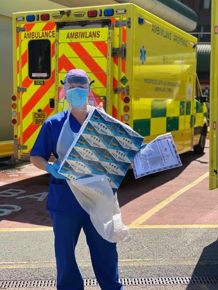 donabel1977's tweet photo. Today We have managed to deliver 1000pcs of face mask 😷 to the NHS Royal Gwent Hospital 🏥 They are really heroes!!! When we arrived they were extremely busy. Thank you everyone who supported the initiative!!! To my son proud the man you have become! #NHSThankYou https://t.co/0RAQOy4by0
