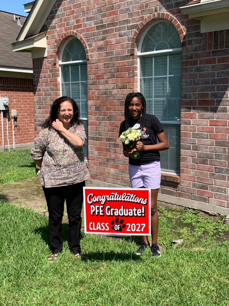 ms_trob's tweet photo. @Humbleisd_PFE
5th grade "graduation". A personal delivery from the best 5th grade Spanish Immersion teacher ever! Thank you Mrs. Silas for being so awesome! It was so great seeing your face. https://t.co/OsQiqRS5qp