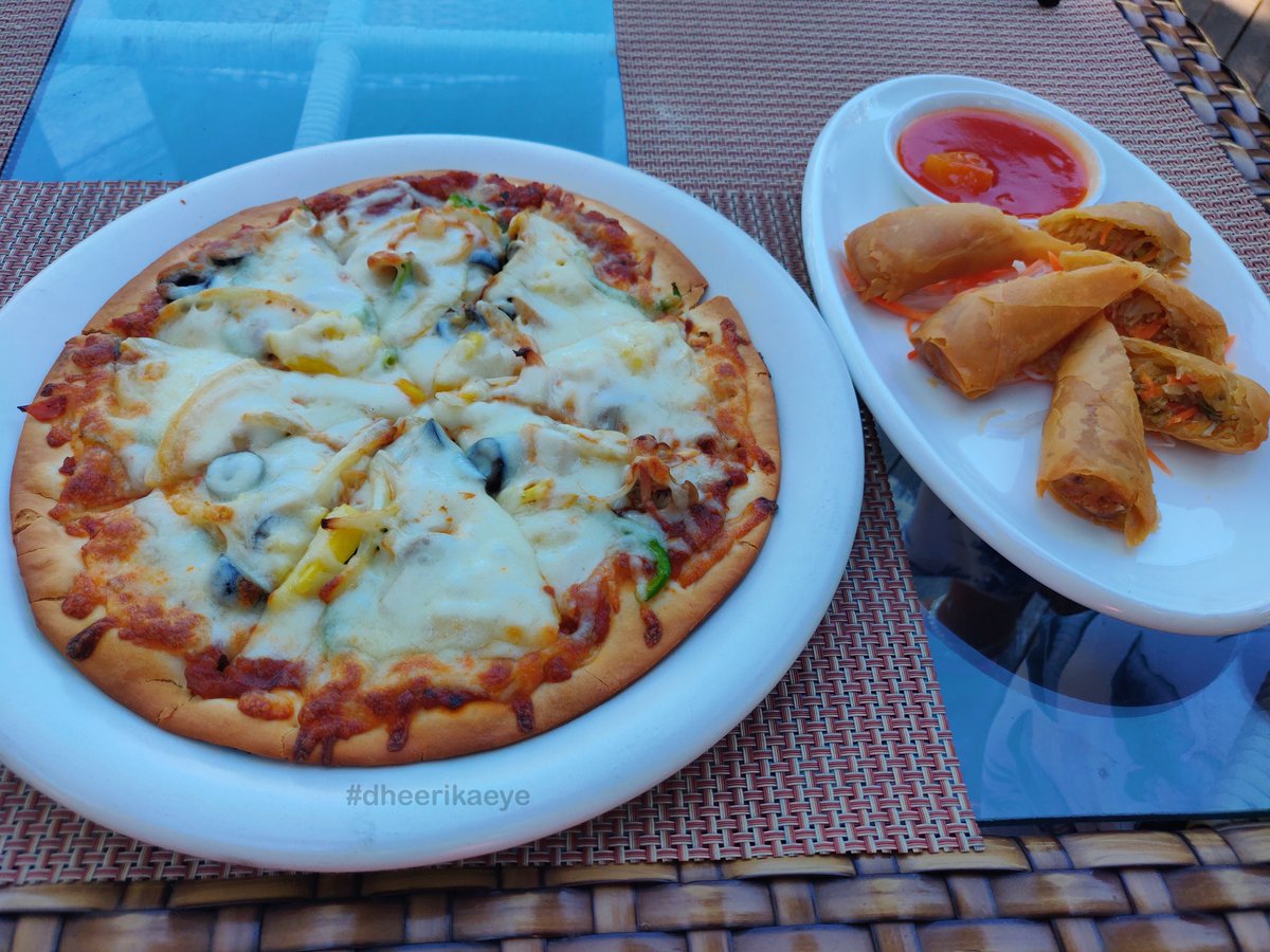 dheerikaeye's tweet photo. Enjoyed our Evening snack at #gili #gilitrawangan #bali #giliislands #seahorserestaurant π #throwback
#Pizza #coffee #mintcoffee #mintshake #travelblog #travelblogger #luxurylifestyle #dheerika #dheerikaeye #powercouple
#travel #traveltheworld #wanderlust #travelling #trippy https://t.co/Dnso2pRiwp