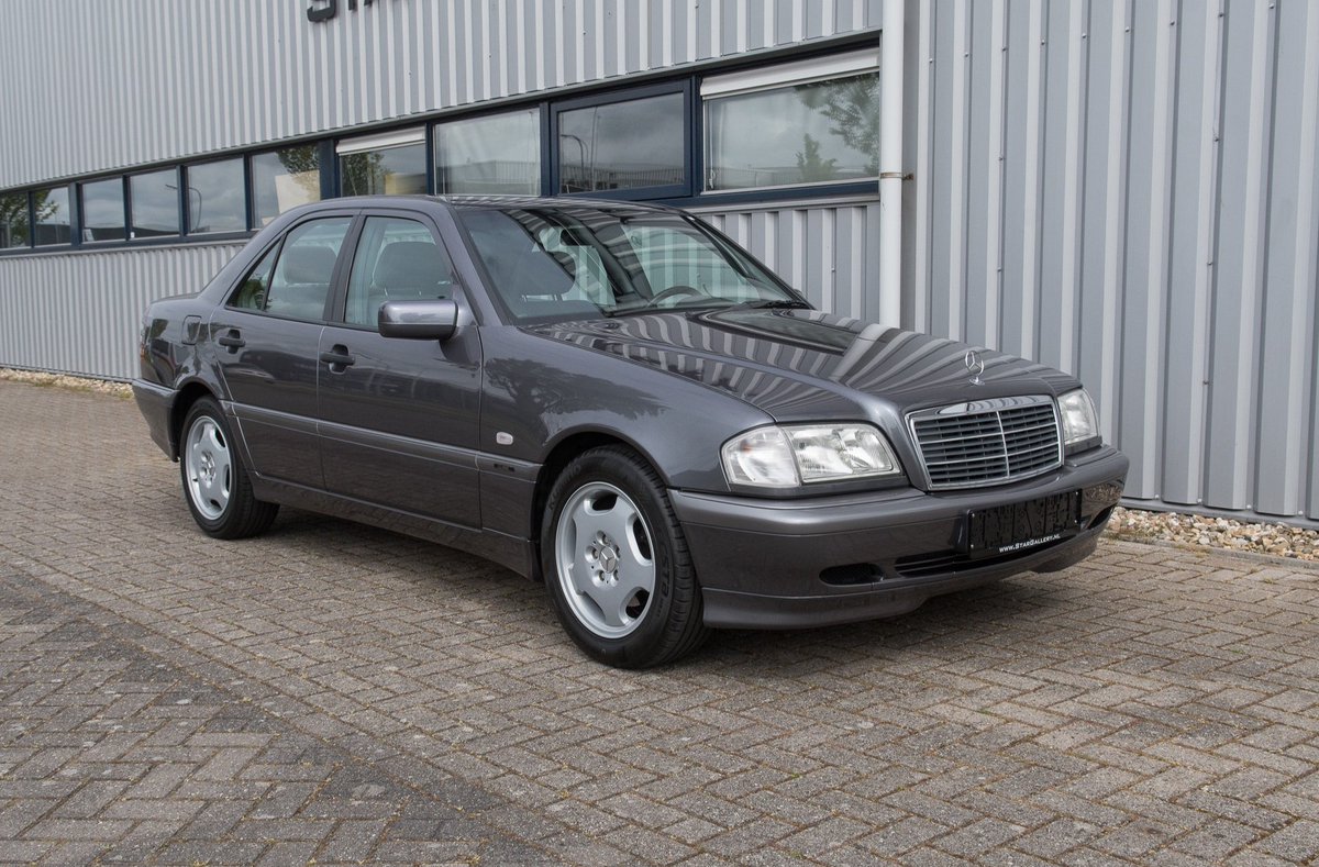thestargallery's tweet photo. De prachtige #Mercedes C240 heeft slechts 1 dag online gestaan en is nu al verkocht! #datgaatsnel #W202 #V6 #170pk #automaat #classic #topkleur #topconditie #facelift #functioneelcompleet #historie #youngtimer #fiscaalaantrekkelijk #liefhebbergevonden https://t.co/byRbvYVTeQ