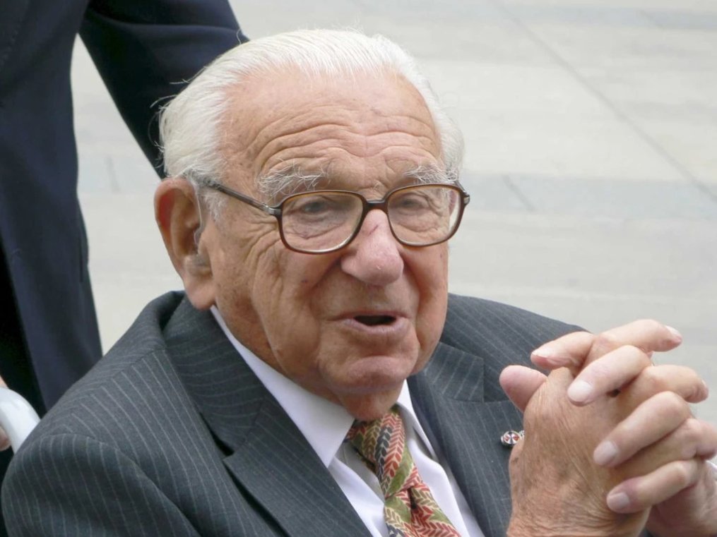 AmbMeron's tweet photo. The doodle on the main page of search engine Google today is in honor of Sir Nicholas Winton, who would have been 111 years old today. Winton organized the escape of over 600 children, mostly Jewish, from German-occupied Czechoslovakia in the lead-up to World War II https://t.co/cT5PXvcEap
