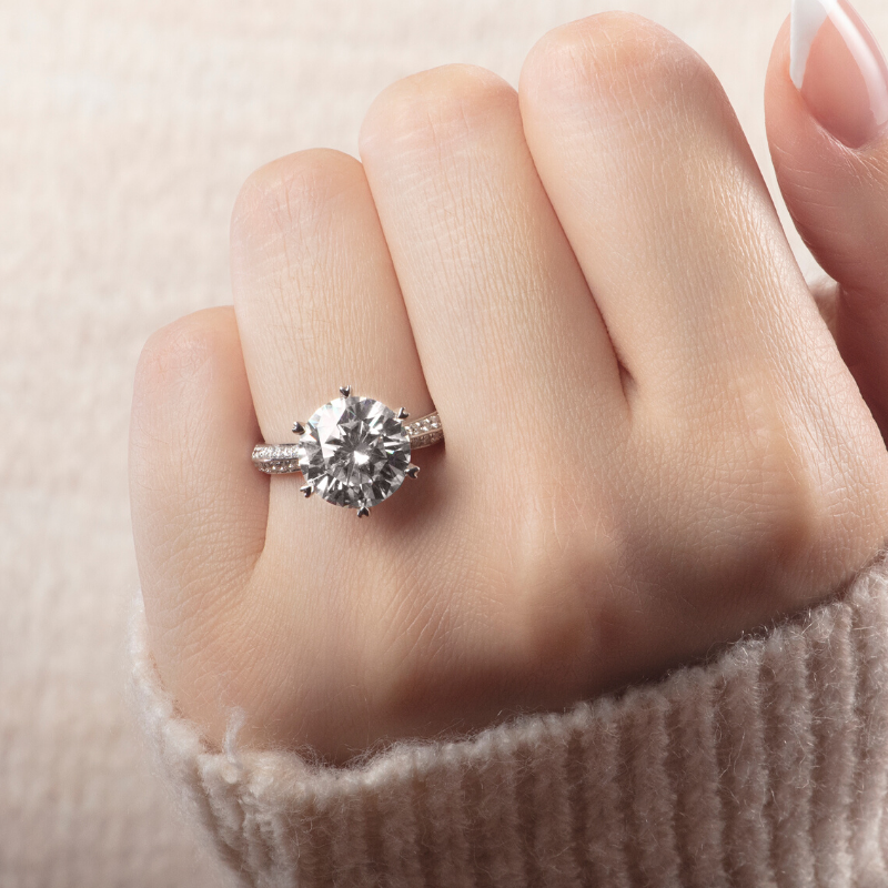 💎Restocked! Best-Seller 💎 
​GEMODA"Enchanted" Moissanite 5ctw Signature Pave 18k #Engagement Ring
Tag someone who needs this ring!