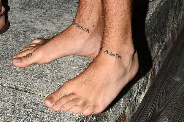 — let's start this thread by saying about a tattoo Harry has on his ankles, written "Never gonna dance again"