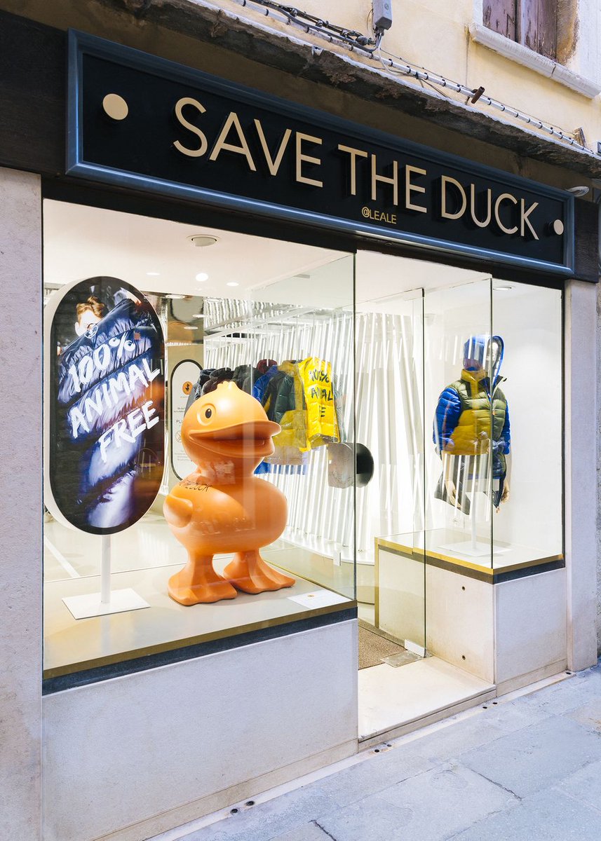 MarcelMauer's tweet photo. For those lucky ones able to enjoy the #beauty of #Venice Please come and visit @Save_the_duck store in Calle dei Fuseri by @MarcelMauer #ethicalfashion #interiors #interiordesign #retaildesign #recycledplastic #fashion #savetheduck #dezeen #icon #interni https://t.co/PHZanbhRpx