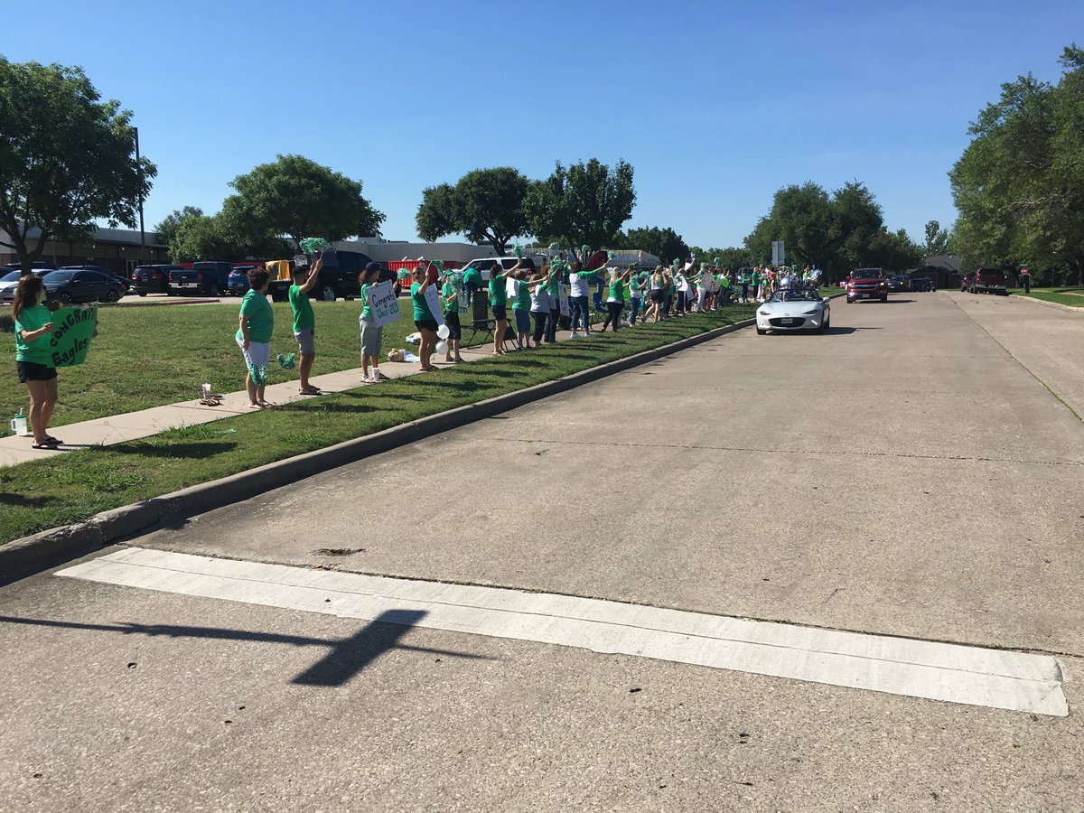 koenigmc's tweet photo. Wishing our seniors and fifth graders the best. #WeAreDegan https://t.co/ldRE6XW3Xw