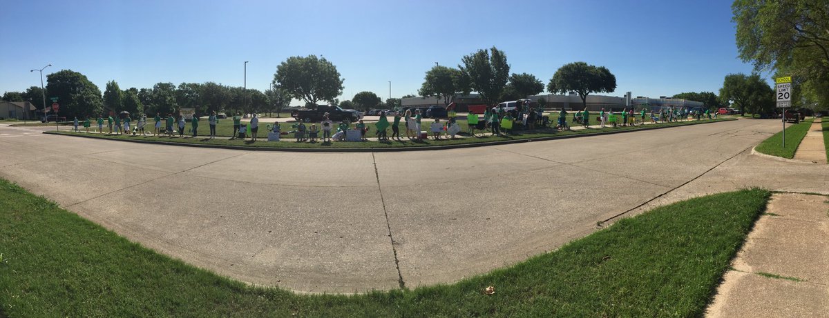 koenigmc's tweet photo. Wishing our seniors and fifth graders the best. #WeAreDegan https://t.co/ldRE6XW3Xw