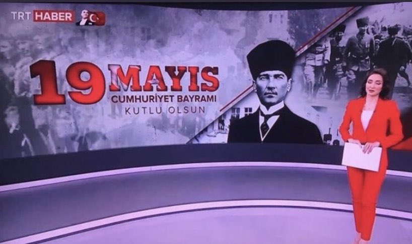 candundaradasi's tweet photo. Muhtemelen rejide şu konuşma geçti:
“-Neydi abi bugün ya?
-Kadir gecesi.
-Yok o diil. Hani bayram olan...
-Ha, Cumhuriyet Bayramı galiba...
-Tamam yazıyorum:
‘#19Mayıs Cumhuriyet Bayramı..’
#KadirGecesi mübarek olsun abi.
-Senin de...”
 #TRTHaber https://t.co/m5YOho3OFM