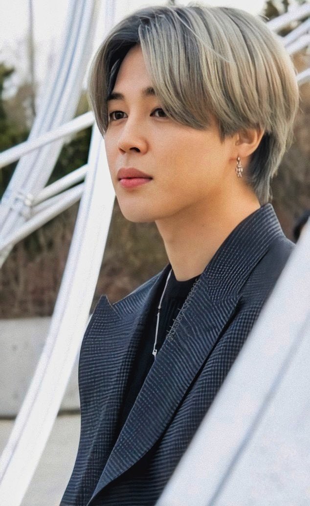 Jimin's ethereal beauty ; a very important thread
