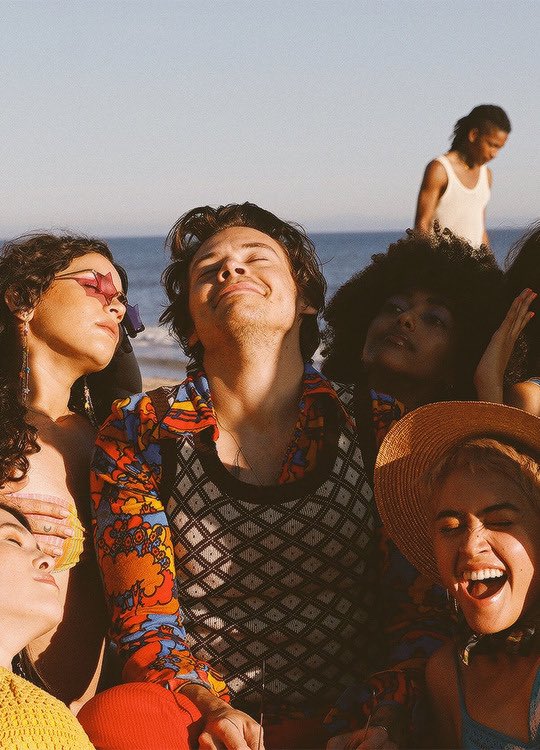 ohwellyoo's tweet photo. Harry Styles on set for Watermelon Sugar mv bts🍉 
#WatermelonSugarHigh https://t.co/pOvgxRUN6d