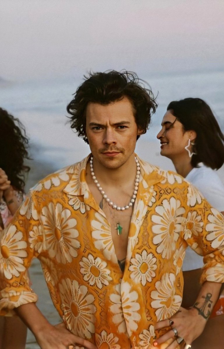 ohwellyoo's tweet photo. Harry Styles on set for Watermelon Sugar mv bts🍉 
#WatermelonSugarHigh https://t.co/pOvgxRUN6d